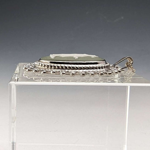 1978 British Vintage Wedgwood Sterling Silver & Green Jasper Pendant Necklace