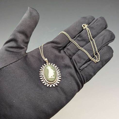 1978 British Vintage Wedgwood Sterling Silver & Green Jasper Pendant Necklace