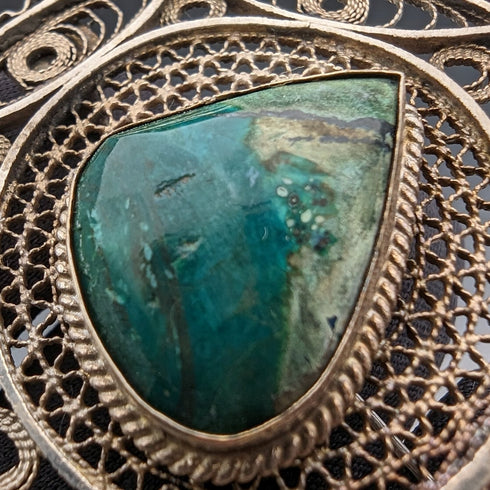 英國復古綠寶石和花絲銀胸針