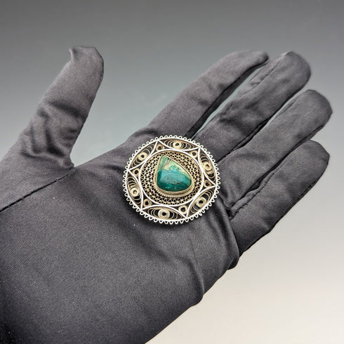 英國復古綠寶石和花絲銀胸針