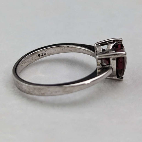 British Vintage Jewelry Heart-shaped Ruby Color Glass Sterling Silver Ring (No. 14) Ring