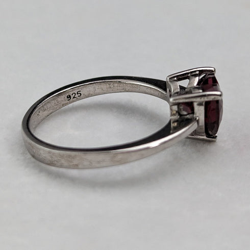 British Vintage Jewelry Heart-shaped Ruby Color Glass Sterling Silver Ring (No. 14) Ring