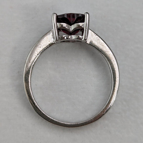 British Vintage Jewelry Heart-shaped Ruby Color Glass Sterling Silver Ring (No. 14) Ring