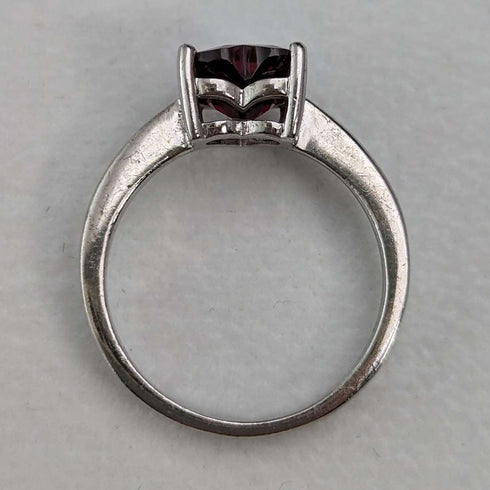 British Vintage Jewelry Heart-shaped Ruby Color Glass Sterling Silver Ring (No. 14) Ring