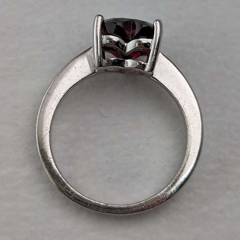British Vintage Jewelry Heart-shaped Ruby Color Glass Sterling Silver Ring (No. 9) Ring