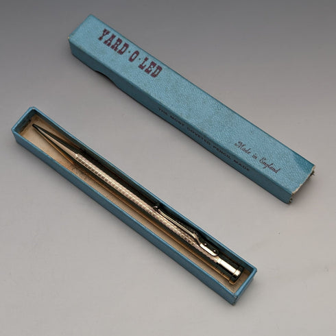 英國復古 Yard O' Red 捲金推進鉛筆紙盒裝