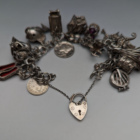 1980年 英国ヴィンテージ 純銀製 チャームブレスレット 75g