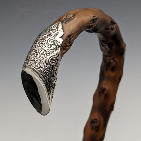 1900 年英國古董男士手杖,弧形手柄,純銀裝飾,棕色桿,90 厘米