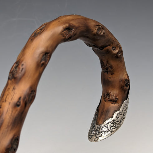 1900 年英國古董男士手杖,弧形手柄,純銀裝飾,棕色桿,90 厘米