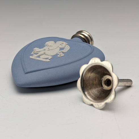 英国ヴィンテージ ウェッジウッド ジャスパーウェア製 ハート型パフュームボトル