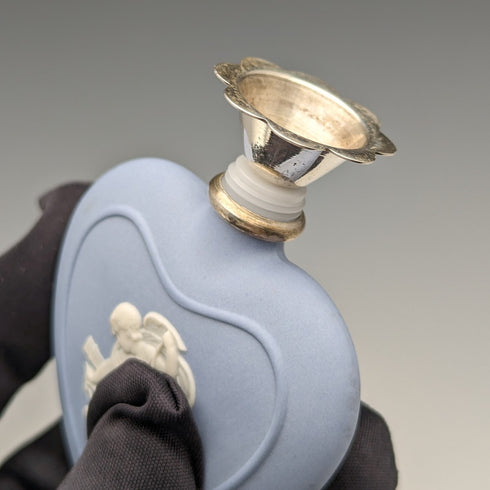 英国ヴィンテージ ウェッジウッド ジャスパーウェア製 ハート型パフュームボトル