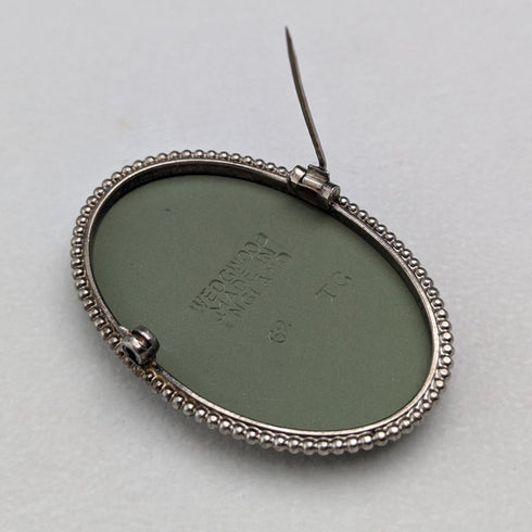 1952 British Vintage Wedgwood Sterling Silver & Green Jasperware Oval Brooch