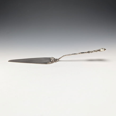 古董 800 銀糕點盤,附玫瑰雕塑