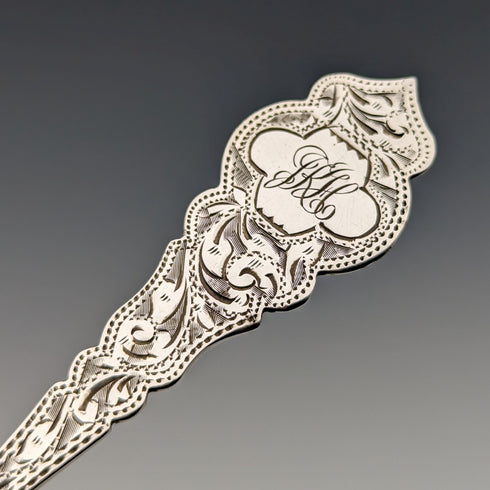 約 1900 年英國古董純銀湯匙和餐巾環套裝 36 克,盒裝 Hilliard and Tomason