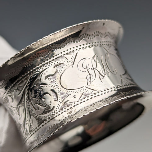 約 1900 年英國古董純銀湯匙和餐巾環套裝 36 克,盒裝 Hilliard and Tomason