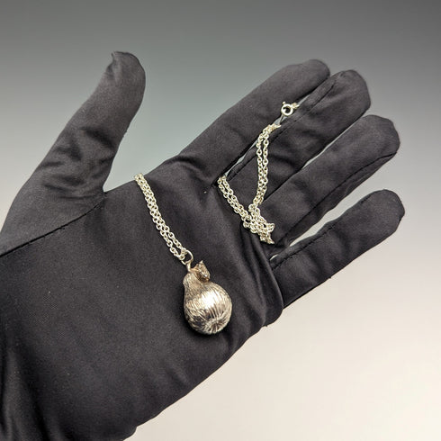 1976年 英国ヴィンテージ 純銀製 洋梨型ペンダント & 純銀製ネックレス