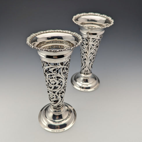 Circa 1901 British antique sterling silver vase pair with earring decoration, total weight 312g, Josiah Williams