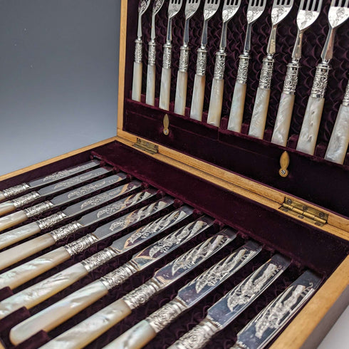 约1898年 英国古董 白蝶贝手柄甜点餐具12套(带木盒)