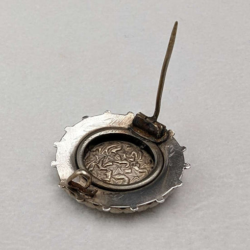 Vintage silver leaf engraved round brooch