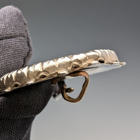 ヴィンテージ シルバー製 葉っぱ彫刻 丸型ブローチ