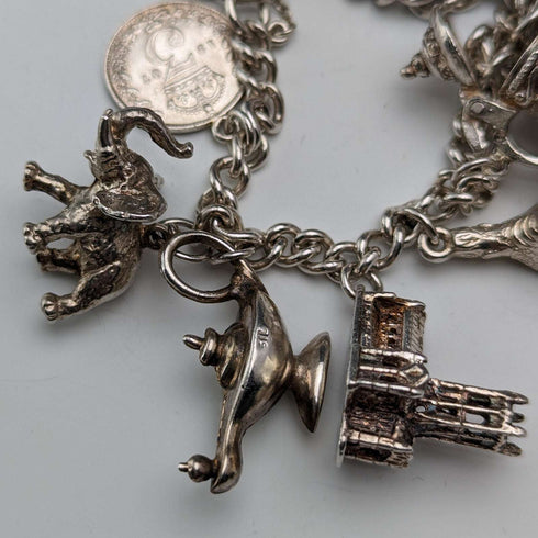 Pulsera de dijes de plata esterlina vintage británica de la década de 1970, 60g