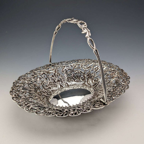 1892 British antique sterling silver basket decorated with pierced earrings, movable handle, 272g, large, Spiers