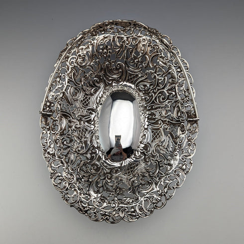 1892 British antique sterling silver basket decorated with pierced earrings, movable handle, 272g, large, Spiers