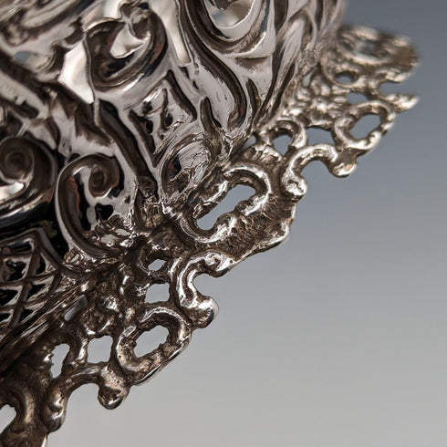 1892 British antique sterling silver basket decorated with pierced earrings, movable handle, 272g, large, Spiers