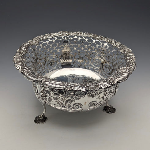 1906 年英國古董純銀中心碗帶柄 745 克 Daniel&John Wellby