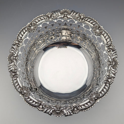 1906 British antique sterling silver footed centre bowl, 745g, Daniel & John Wellby