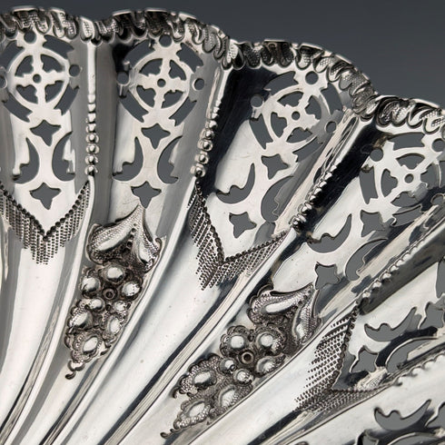 1895 British antique sterling silver shell-shaped footed dish, 88g, Atkin Brothers