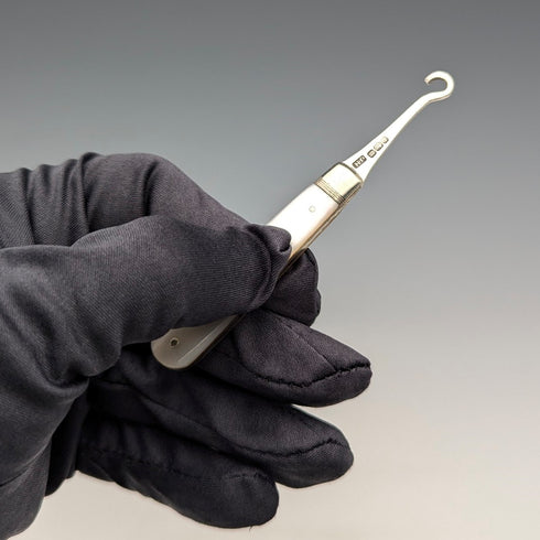 1904年 英国アンティーク 白蝶貝ハンドル 純銀ボタンフック John Holmes