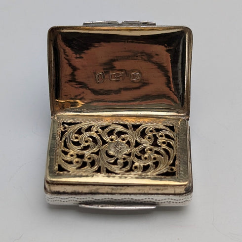 1834年 英国アンティーク 純銀製 ヴィネグレット スポンジ付 Edwin Jones