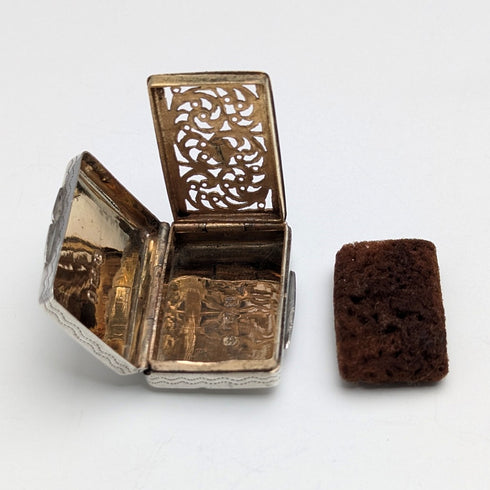 1834年 英国アンティーク 純銀製 ヴィネグレット スポンジ付 Edwin Jones