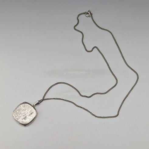 1977 British Vintage Sterling Silver Locket Pendant & Necklace JAC