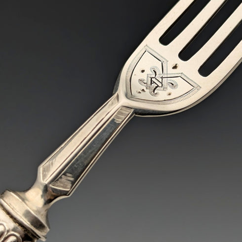 1906年 英国アンティーク 彫刻白蝶貝ハンドル 純銀ブレード デザートカトラリー6ペア William Hutton 木箱入り