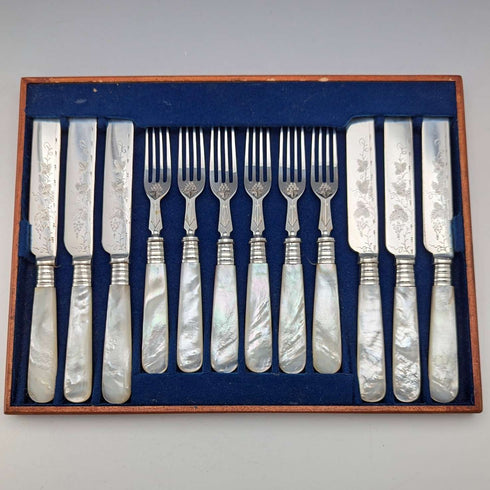 約 1890 年英國古董白色珍珠手柄甜點餐具 6 對含 Mappin 和 Webb 托盤