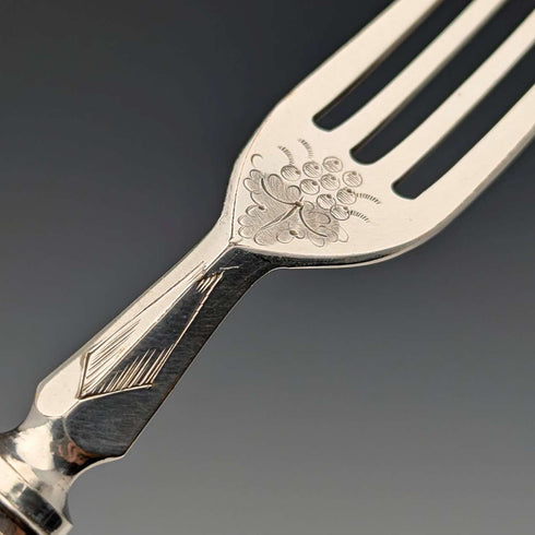 約 1890 年英國古董白色珍珠手柄甜點餐具 6 對含 Mappin 和 Webb 托盤