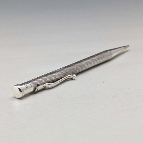 1955年 英国 ヤード・オ・レッド 純銀製 推進式ペンシル ケース入り
Lápiz mecánico de plata esterlina Yard-O-Led, Reino Unido, 1955, en su estuche.