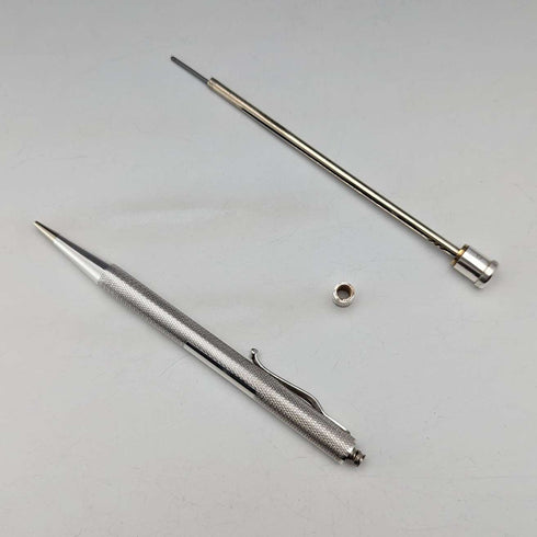 1955年 英国 ヤード・オ・レッド 純銀製 推進式ペンシル ケース入り
Lápiz mecánico de plata esterlina Yard-O-Led, Reino Unido, 1955, en su estuche.