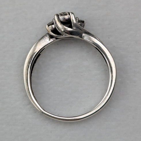 British vintage jewelry zirconia sterling silver ring (size 9)