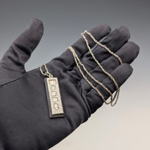 1977年 英国ブリタニアシルバー製インゴットペンダント 1トロイオンス 純銀ネックレス付