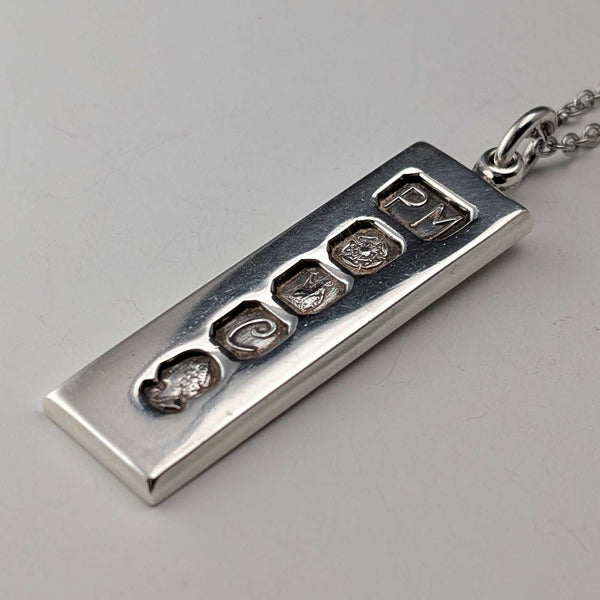 1977 British Britannia silver ingot pendant, 1/2 troy ounce, with necklace