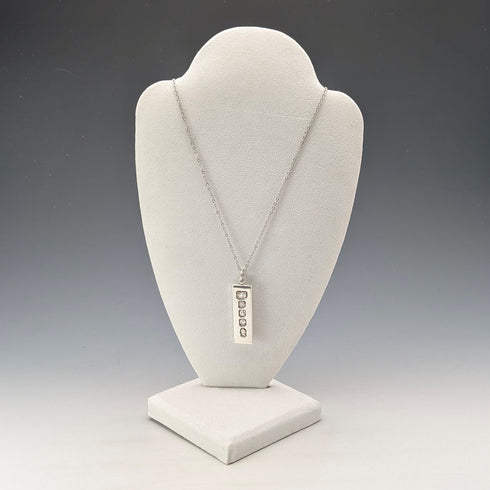 1977年 英国ブリタニアシルバー製インゴットペンダント 1/2トロイオンス ネックレス付