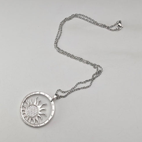 Vintage sterling silver pendant with sun design, 11.5g, with necklace