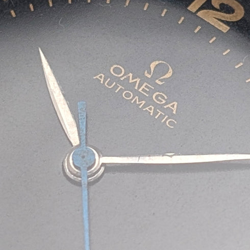 1945年 歐米茄 2421/1 男士用 自動上鍊腕錶 Cal28.10RA 黑色錶盤 35mm不鏽鋼錶殼 運作良好