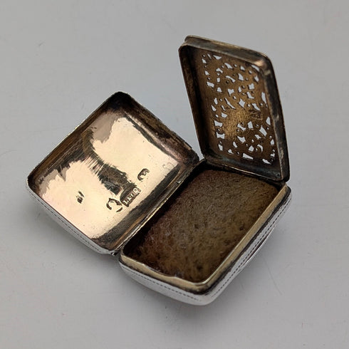 1820年 英国アンティーク 純銀製 ヴィネグレット スポンジ付 Ledsam&Vale