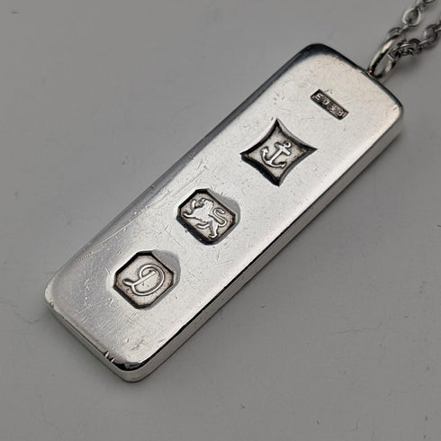 1978 British sterling silver ingot pendant, 16g, with necklace