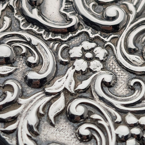 1902 年英國古董純銀浮雕裝飾卡盒 52 克 Henry Matthews