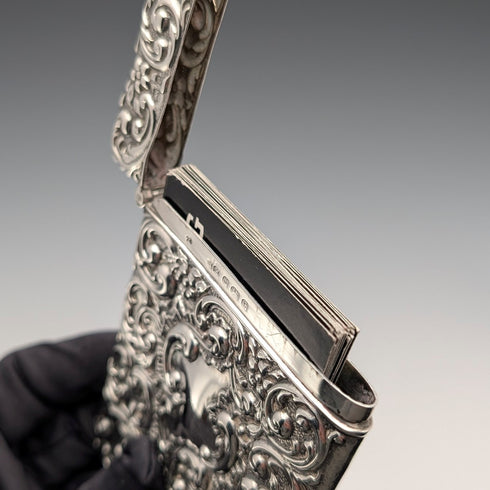 1902 年英國古董純銀浮雕裝飾卡盒 52 克 Henry Matthews